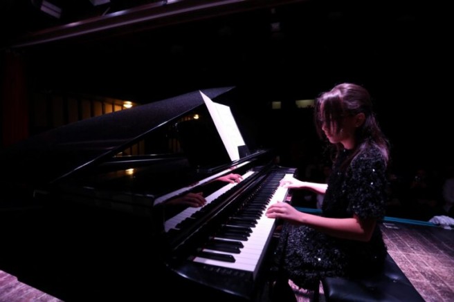İnegöl’de 67 minik sanatçı piyanoda yıldızlaştı