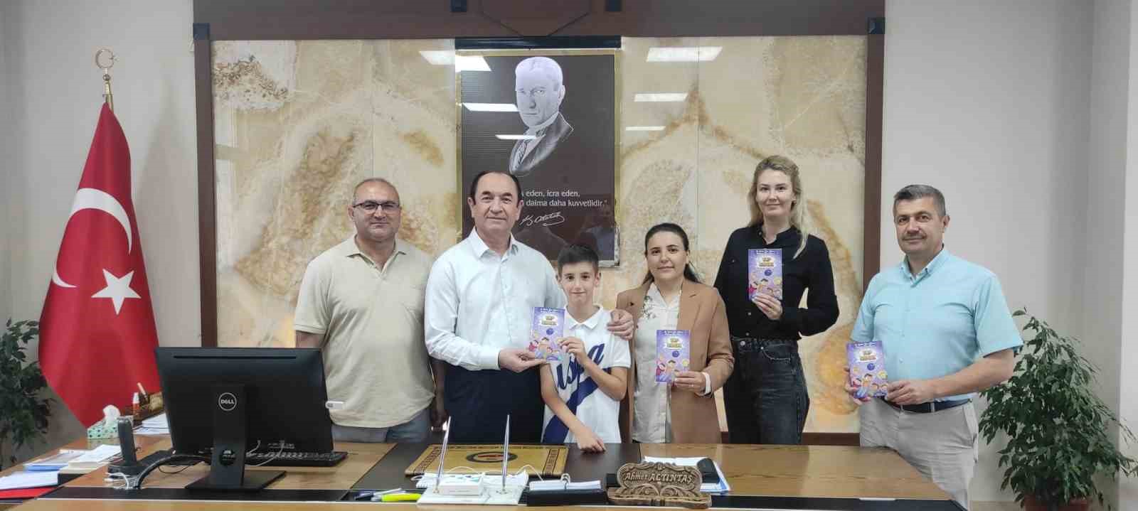 10 Yaşında Annesi İle Birlikte Kitap Yazdı