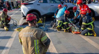 Bursa Büyükşehir İtfaiyesi'nden gerçeği aratmayan tatbikat