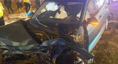 Kırmızı ışıkta geçen tır otomobile çarptı