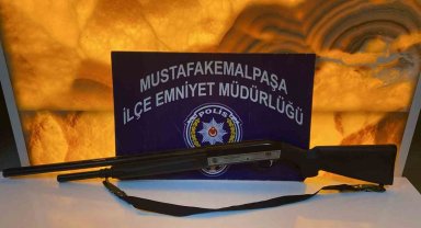 Babasının av tüfeğiyle ateş açıp sosyal medyada paylaştı, kısa sürede yakalandı