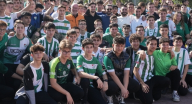 Bursaspor oyuncuları öğrenciler ile buluştu