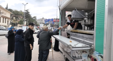 Cami imamı FETÖ elebaşı Gülen'in ölümü nedeniyle lokma dağıttırdı