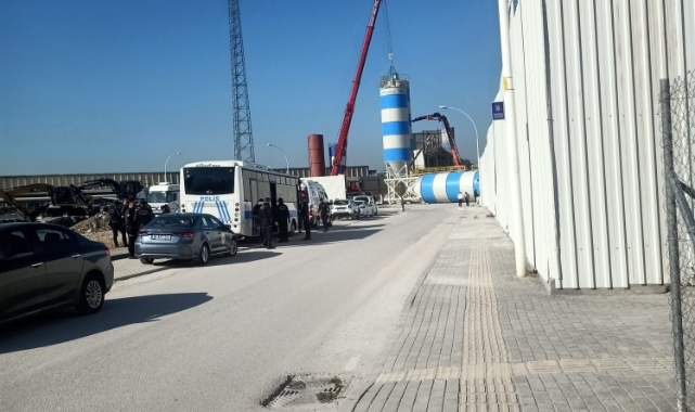 Daha önce 11-12 kez mühürlenen kaçak çimento santrali; Bursa Valisi 'yıkarız' diye uyarınca santral sökülmeye başlandı
