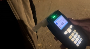 Ekipleri görünce ters şeritten kaçtı