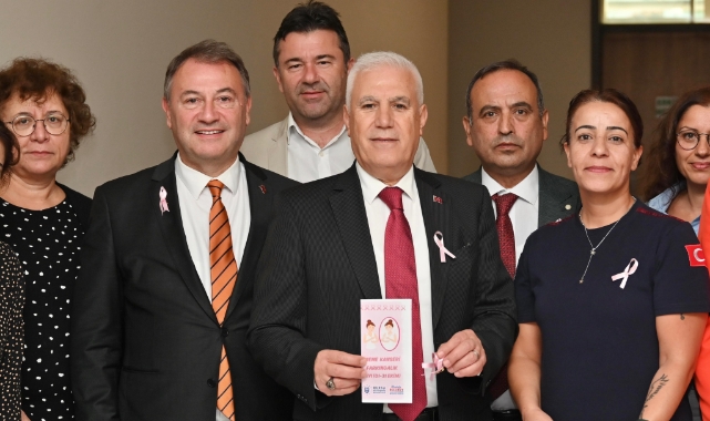 Meme kanserine ‘pembe kurdele’ ile dikkat çekildi