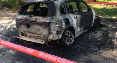 Mercedes marka elektrikli cip park halinde alev topuna döndü