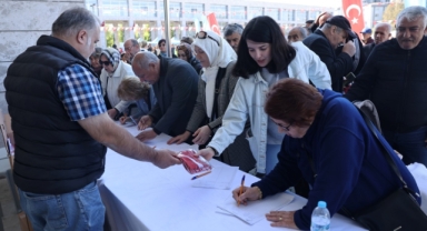 Nilüfer Atatürk posterleriyle donanıyor