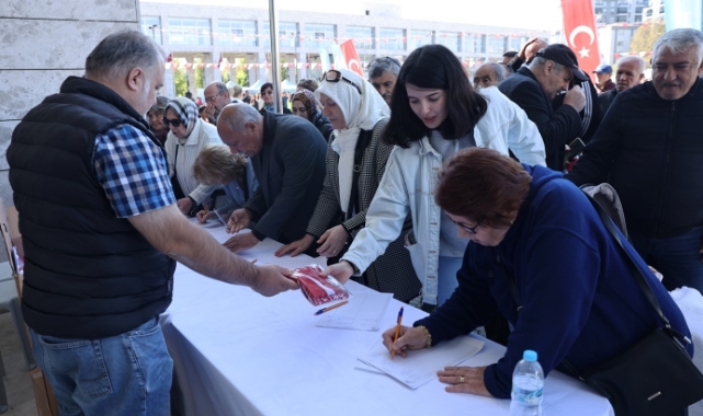 Nilüfer Atatürk posterleriyle donanıyor