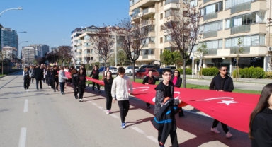 Öğrencilerden teröre lanet,