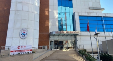 PKK’lı kadın teröristin ağabeyi Çiğli Belediyesinde güvenlik amirliği yapmış
