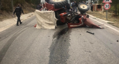 Servisten indirilen öğrencilerin bindiği traktör kaza yaptı: 6 yaralı