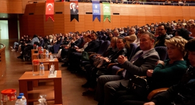 Sunay Akın, 'Cumhuriyet'e Giden Yol'da Bursalılar ile buluştu