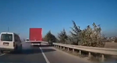 Takip mesafesini korumadı, önünde seyreden araçlara böyle çarptı