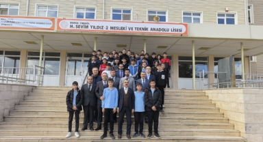 Türkiye'nin ilk mesleki ortaokulu eğitim öğretime başladı