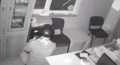 Yedek anahtar ile eski dükkanını soydu