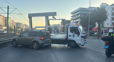 Araç başında kalp krizi geçirdi, 2 otomobile çarparak durabildi