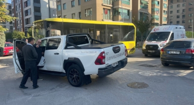 Belediye otobüsü kamyonetle çarpıştı : 1 yolcu yaralandı