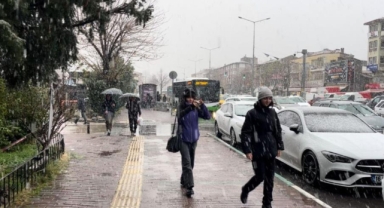 Bursa'da kent merkezi beyaza büründü