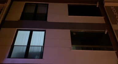Çocuklar çakmakla oynarken evi yaktı