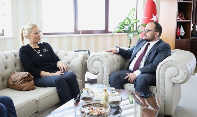 DOSABSİAD Başkanı Nilüfer Çevikel'e anlamlı ödül