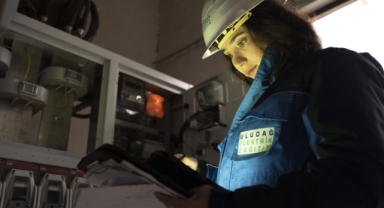 Elektriğe kadın eli
