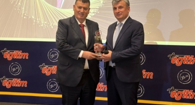 Gıyasettin Bingöl'e Yaşam Boyu Eğitim Ödülü