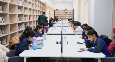 İlkokul öğrencilerinin ilk kütüphane deneyimi
