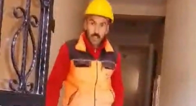 Kirli ayakkabılarını çıkarıp apartmana öyle girdi