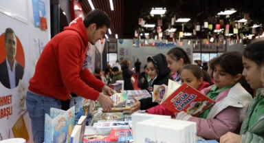 Kitap fuarına öğrenci akımı