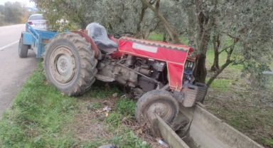 Kontrolden çıkan traktör sulama kanalına çarptı