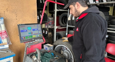 Lastikçilerde kış yoğunluğu başladı