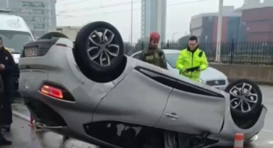 Makas atarken, kaza yapıp 250 metre savruldu, taksiye binip firar etti