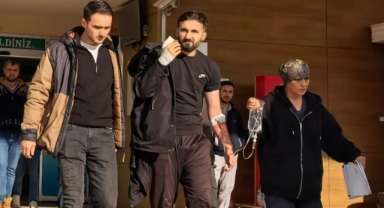 Malzeme indiren işçi elini forklifte sıkıştırdı