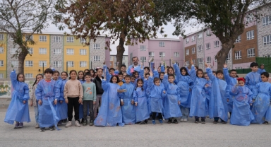 Metrelerce duvarı minikler boyadı