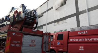 Mobilya fabrikasında korkutan yangın
