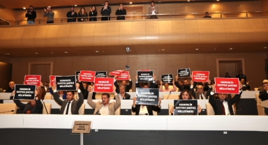 Nilüfer Belediye Meclisi’nde kayyım protestosu