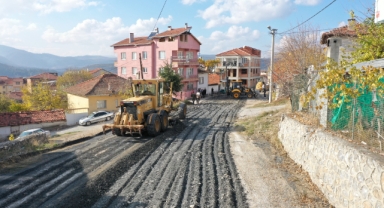 Orhaneli'de asfalt çalışmaları başladı