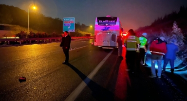 Otobanda yolun karşısına geçmek isteyen kadına otobüs çarptı: 1 ölü