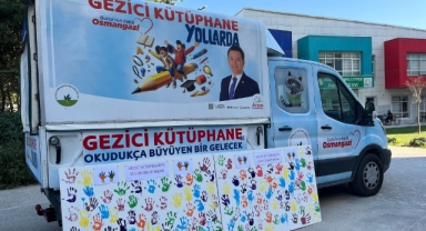 Rengarenk elleriyle Gezici Kütüphaneye iz bıraktılar