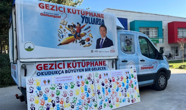 Rengarenk elleriyle Gezici Kütüphaneye iz bıraktılar
