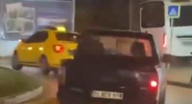 Seyir halindeki kamyonet drift atarak ilerledi
