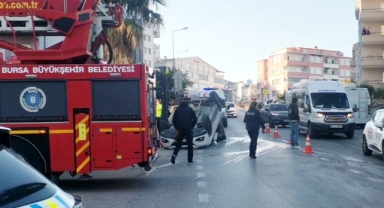 Takla atan otomobilden sağ kurtuldular