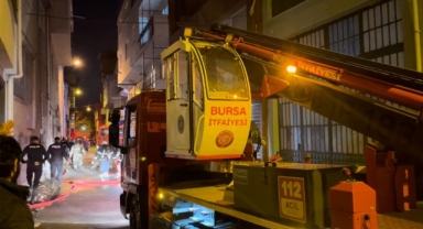 Tekstil malzemesi üreten 3 katlı iş yerinde yangın