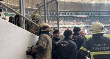 Yaklaşık 40 bin taraftarın izlediği Bursaspor maçında yangın paniği
