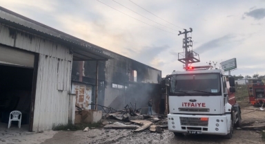 Yanan mobilya fabrikasındaki hasar günün ilk ışıklarıyla ortaya çıktı