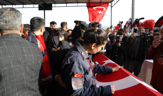 Adana şehidini dualarla uğurladı