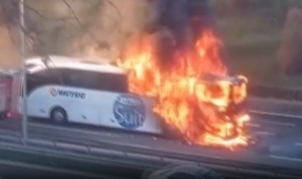 Bağcılar’da Yolcu Otobüsü Yangını Korkuttu: Tahliye Edildiler
