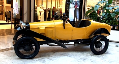 Bursalı koleksiyonerin gözde otomobillerine değer biçilemiyor
