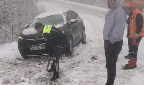 Kar yağışı sürücülere zor anlar yaşattı